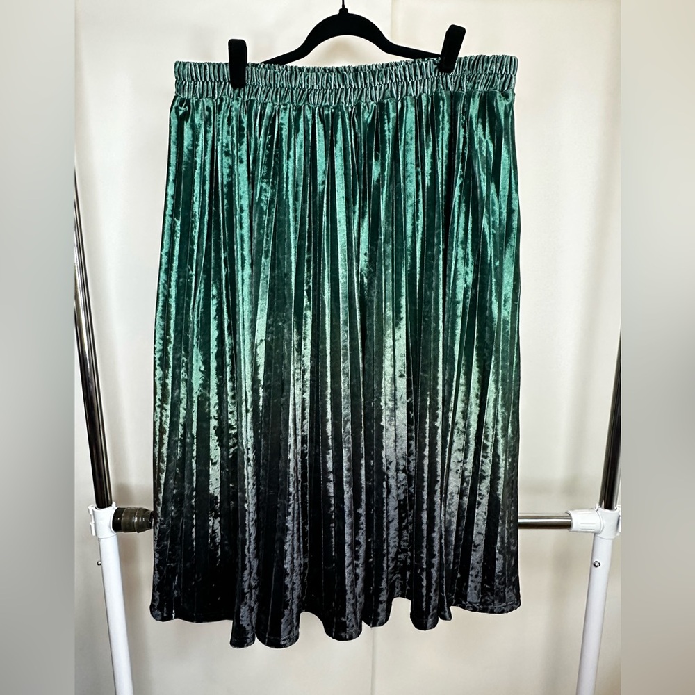 Ombré Emerald Pleated A-Line Midi Skirt